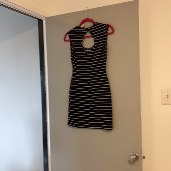 XS Dress 🦋 - Picture 5 of 7